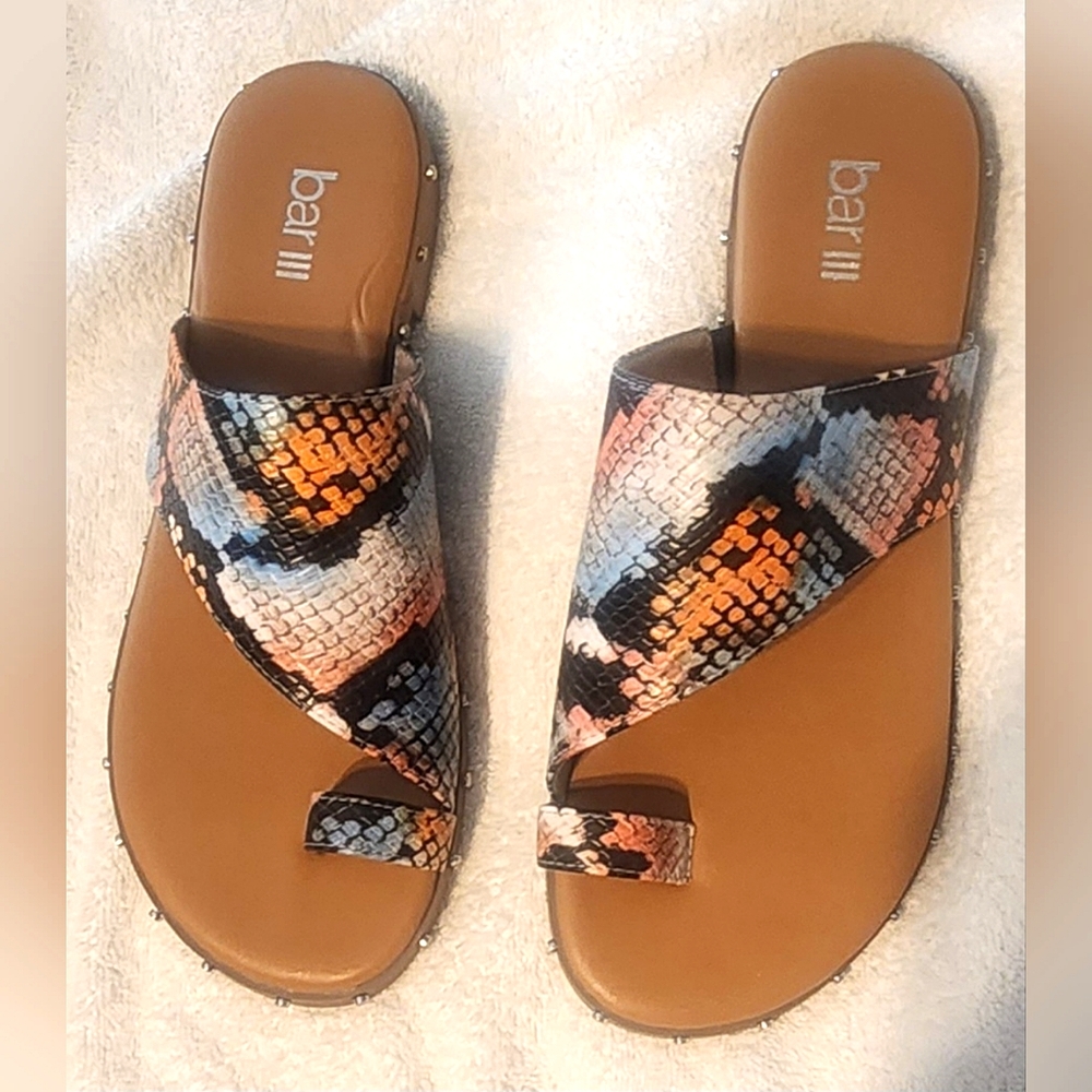 **NEW** BAR lll SANDALS SIZE 8 SEE PICS FOR MEASUREMENTS